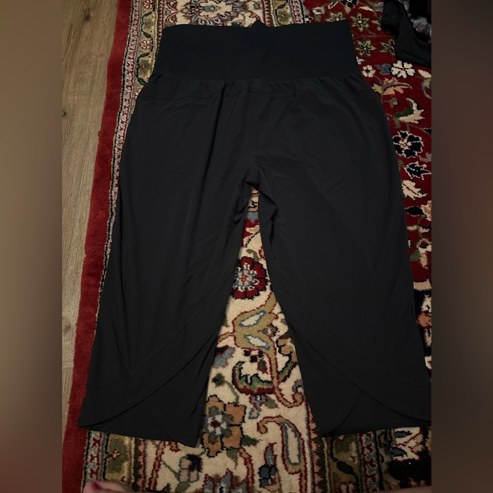 Calia flip down waist light weight, breezy capri- buttery soft - Picture 3 of 5